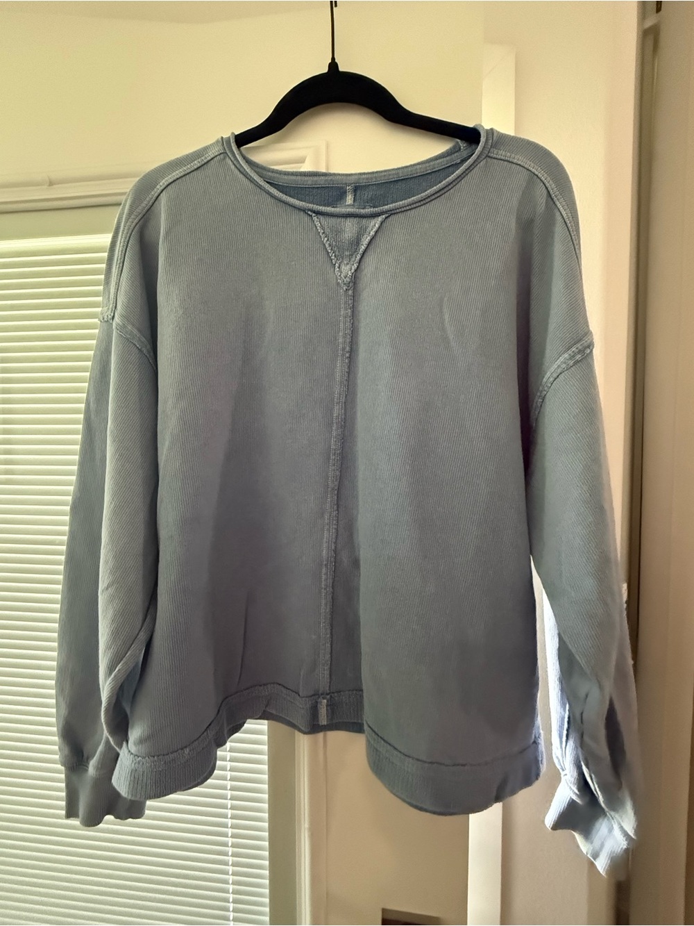 aerie vacay crew sweatshirt in Blue Heaven